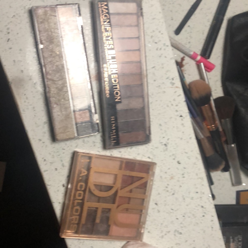 Eyeshadows Pallet bundle - Picture 2 of 8
